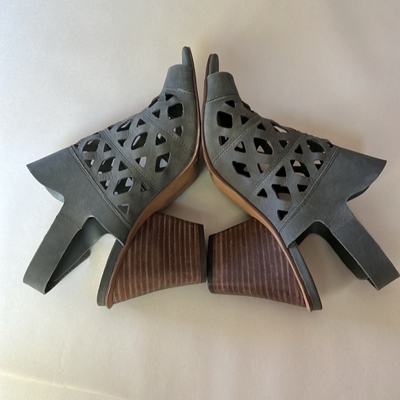 Vince Camuto Cutout Nubuck Caged Heeled Sandals-Deverly Gray 8 - Picture 12 of 14
